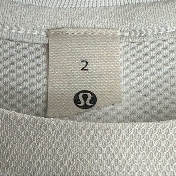 Lululemon Women’s Mesh Back Cropped Train Tank Top Size 2 - Picture 5 of 11